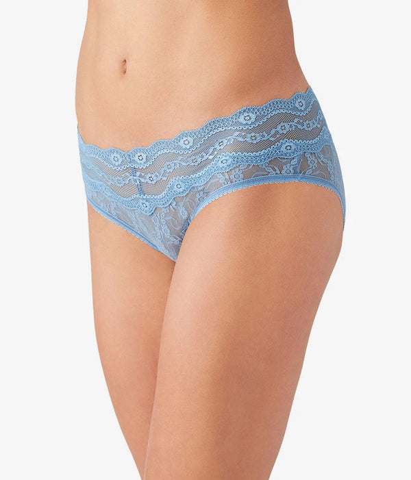 Lace Kiss Hipster: Allure